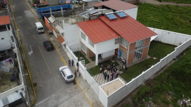 Casa_en_Comunidad_Outside.JPG